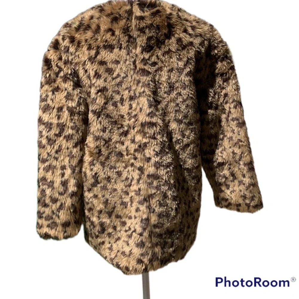 NWT-Schritt Faux Leopard Fur Coat.